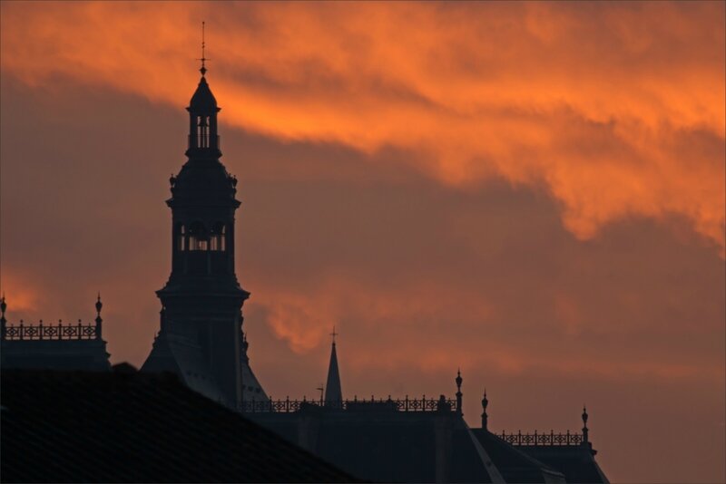 Ville lever soleil 151117 10 YM mairie nuages colorés