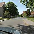 045 Direction la cour du 46 - Au fond la Porte des Chars