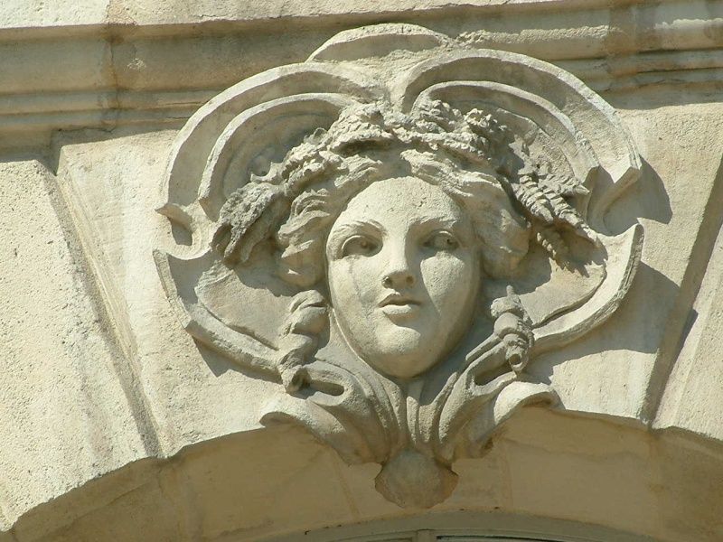 Il Ne Faut Pas Confondre Macarons Et Mascarons Kaleido Blog