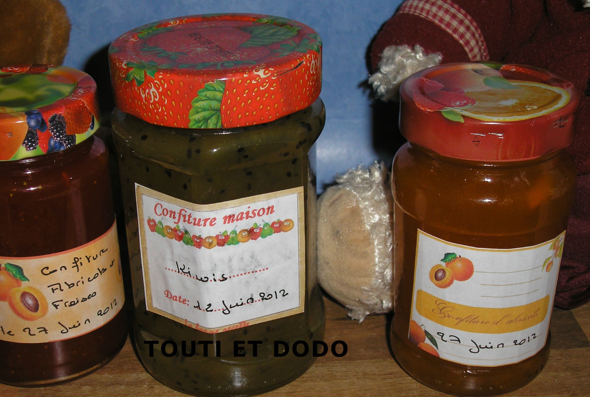 CONFITURES D'ABRICOTS, D'ABRICOTS ET FRAISES, KIWIS LA CUISINE DES