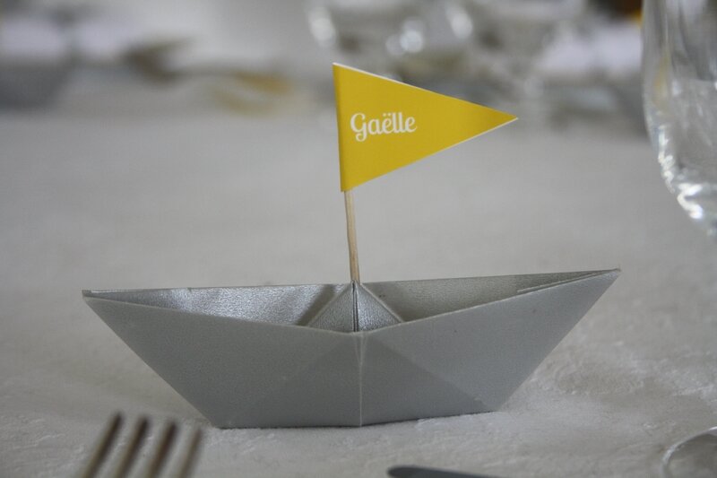 baptème déco theme marin origami bateau gris jaune 1