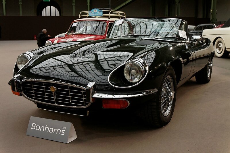 1280px-110_ans_de_l'automobile_au_Grand_Palais_-_Jaguar_E-Type_Series_III_V12_Roadster_-_1972_-_001