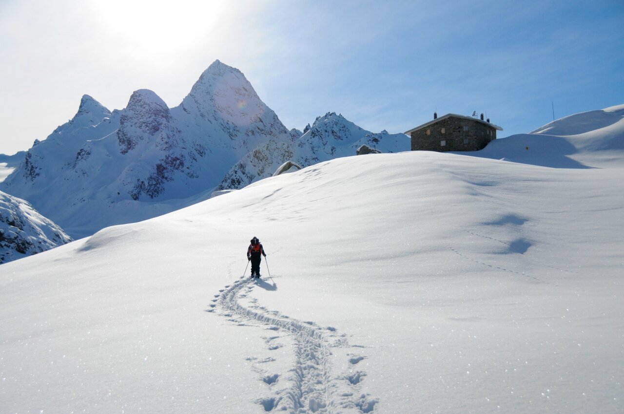 Arrivé Au Refuge Deffeyes Seul Au Monde Photo De Cabane - 