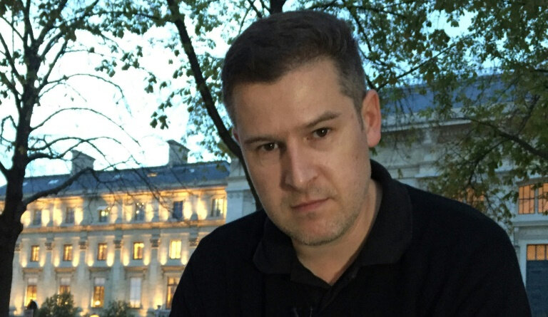 nicolas-fensch-photographie-devant-le-palais-de-justice-de-paris-le-11-octobre