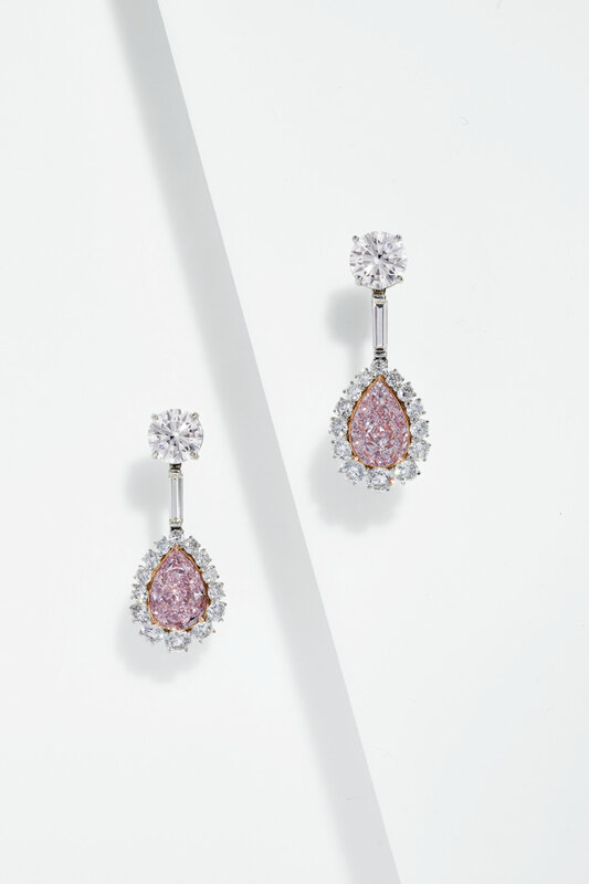 2020_NYR_18991_0287_002(colored_diamond_and_diamond_earrings091417)