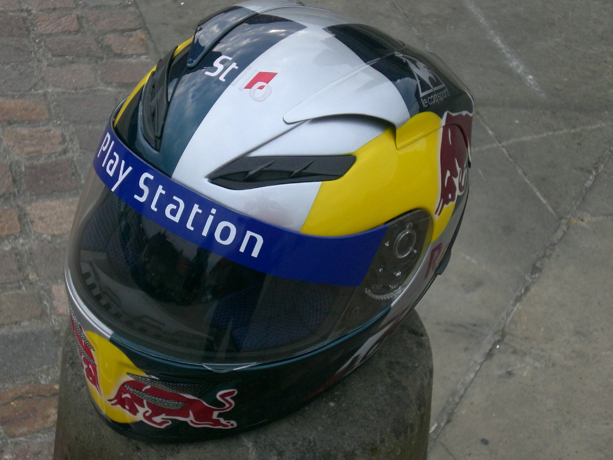 4 Photo de casque red bull