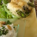 Asperges en croûte de kadaif et dip féta-menthe, green asparagus in 