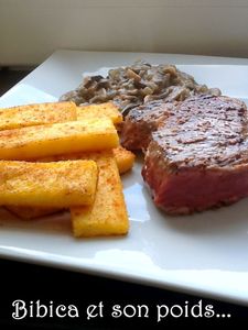 Frites_de_polenta_au_paprika_et_po_l_e_de_champignons_frais_gros_plan