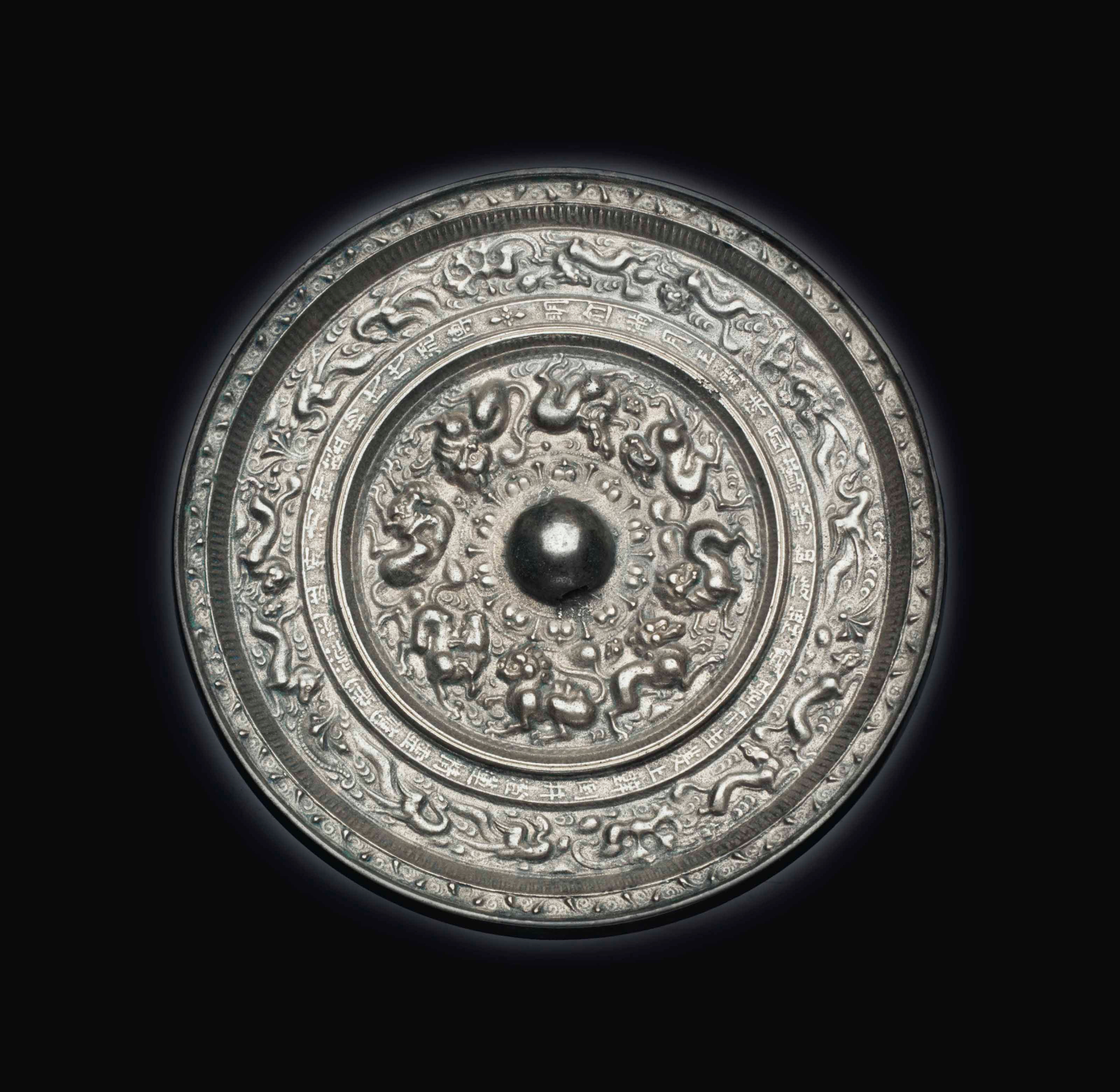 A large silvery bronze circular mirror, Sui dynasty (581-618)