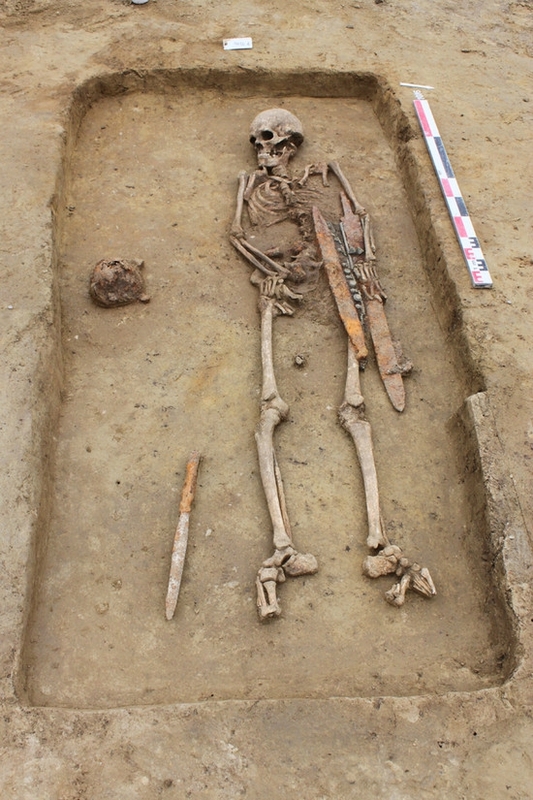Tombe 1016, de la nécropole mérovingienne, fin VIe–début VIIe siècle