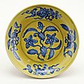 Dish with gardenia, Ming dynasty, Zhengde six-character mark in a double circle in underglaze blue on the base and period, PDF