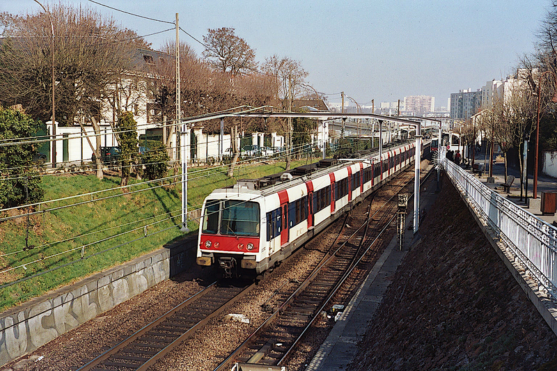 070405_MI79bourg-la-reine1