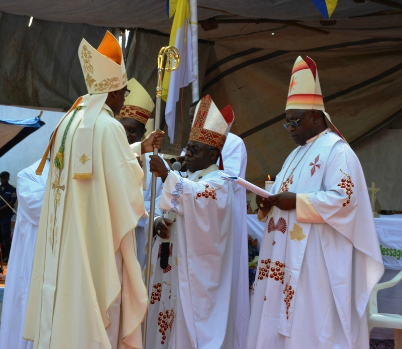 Ordination épiscopale On en parle... Blog des Amis de Kasongo