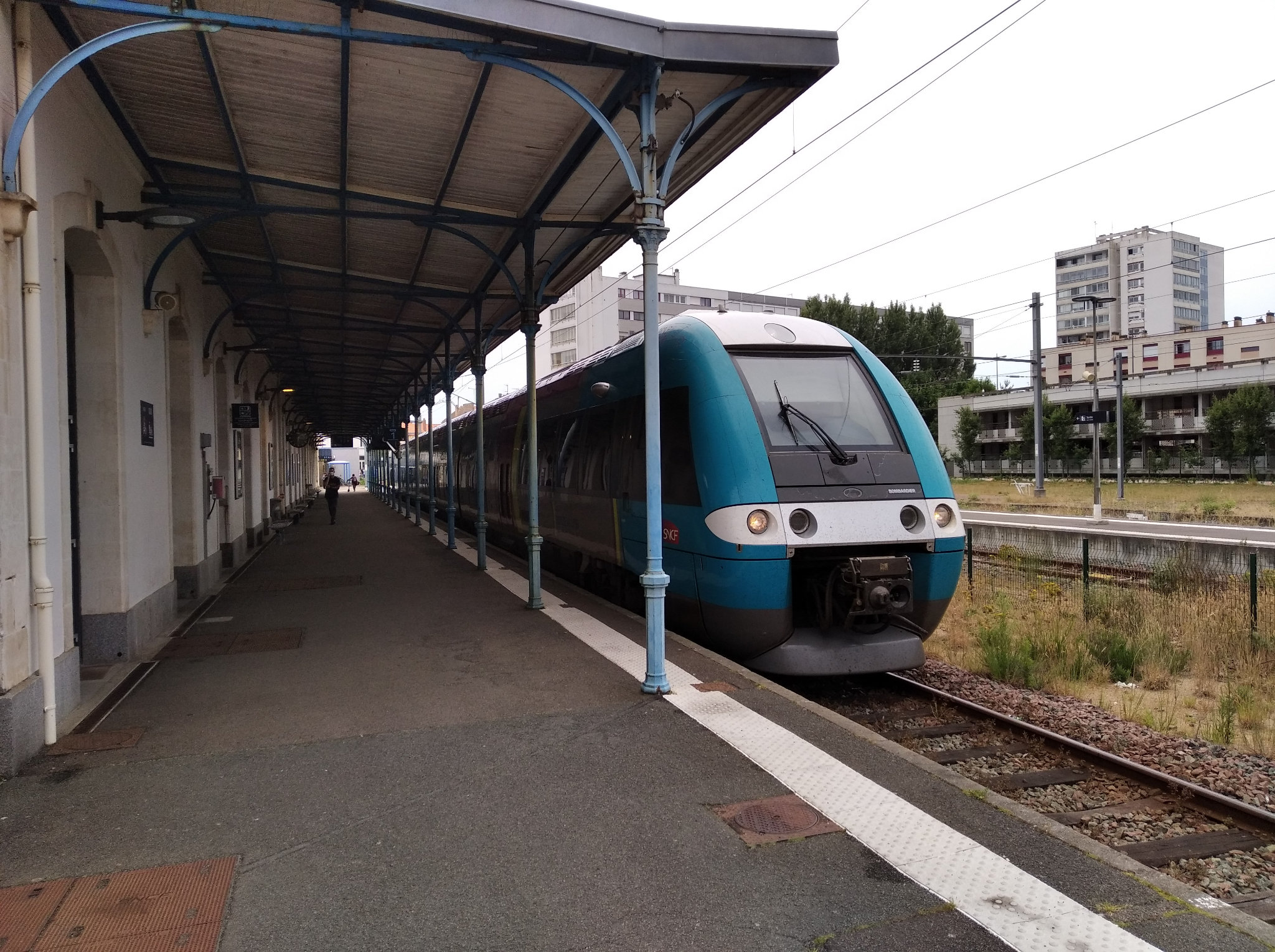 Gare des Sables d'Olonne (Vendée). gares et trains