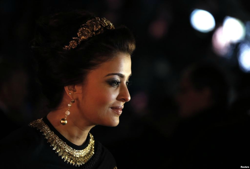Aishwarya Rai, déesse des temps contemporains, lors de l'hommage au cinéma indien à Cannes (2013)