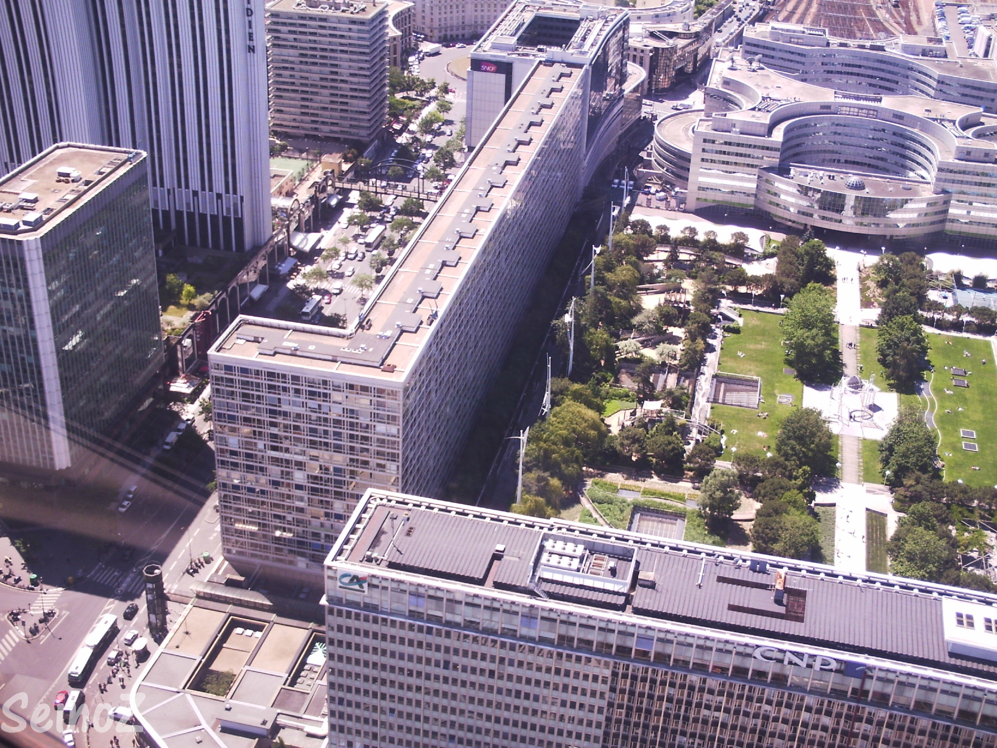 L'avenue du commandant Mouchotte modélisée. Photo de La gare Montparnasse vue d'en haut la L'avenue du commandant Mouchotte modélisée. Photo de La gare Montparnasse vue d'en haut la