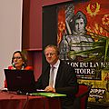 Chantal de la Touanne présente Pierre Brasme avant sa conférence sur la perte de Sarrelouis et la mort du maréchal Ney