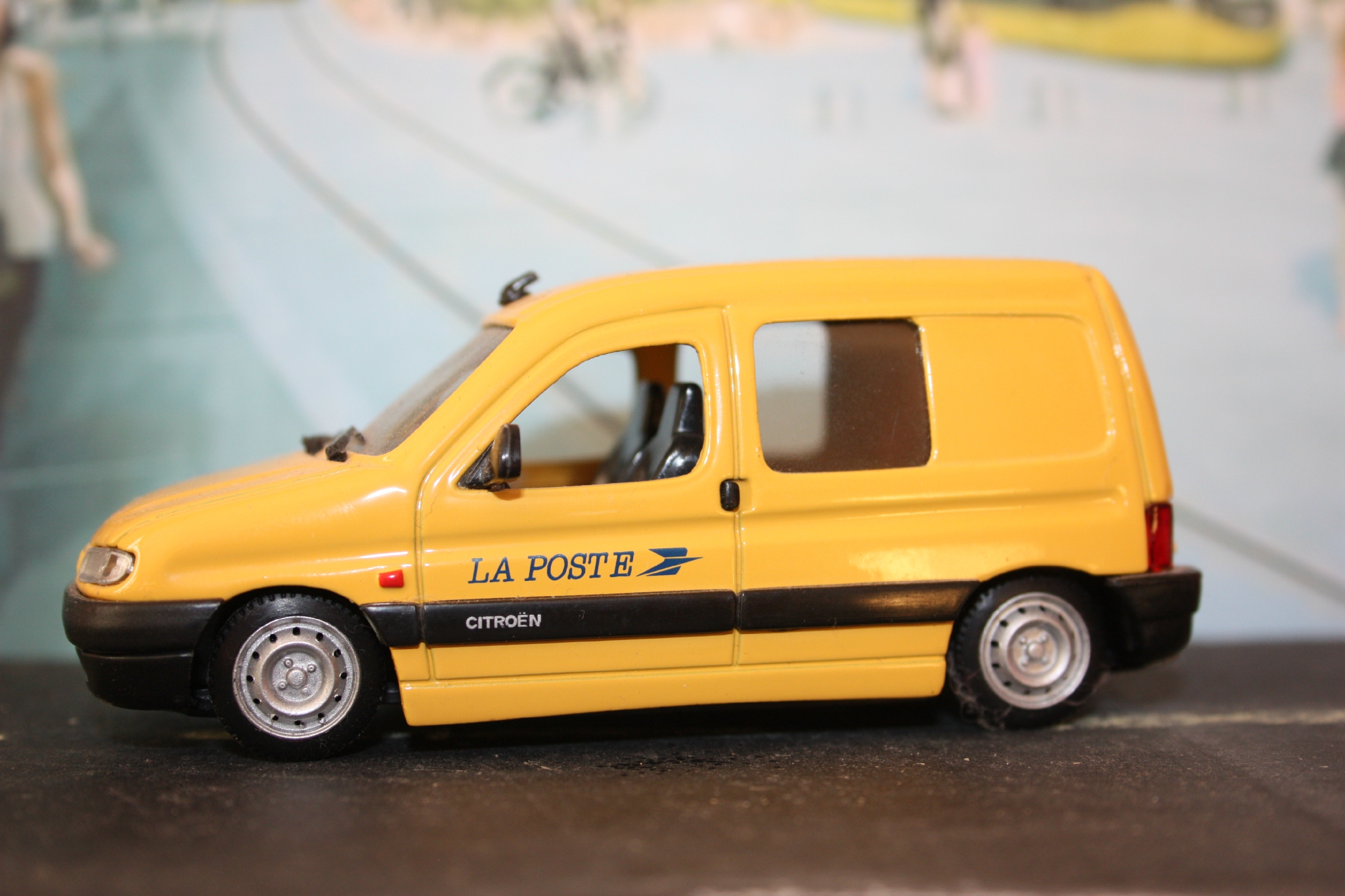 voiture norev la poste