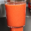 Jus de fruit pomme, orange et fraise