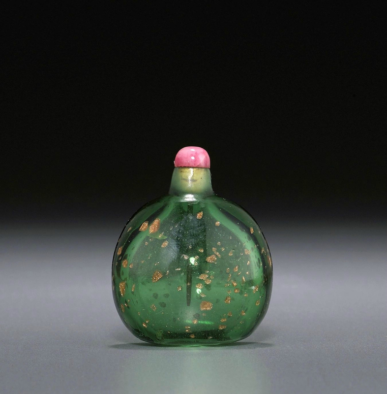 A gold aventurine-splashed green glass snuff bottle, Imperial Palace Workshops, Beijing, 18th century