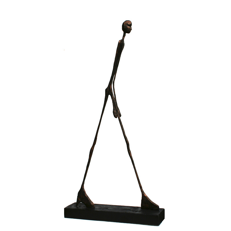 Sculpture De L Homme Qui Marche Inspire Par Giacometti