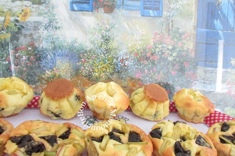 petits gâteaux et mini tartelettes rhubarbe du jardin pruneaux 016-