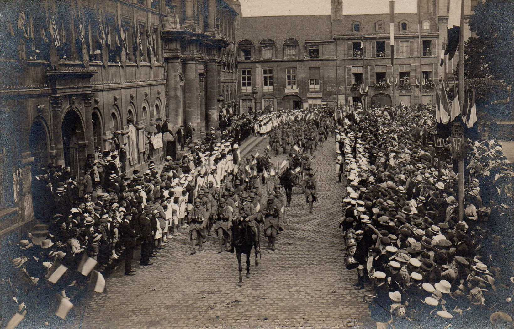 11 10 Caen, Défilé du Retour des Poilus le 13 septembre 1919b