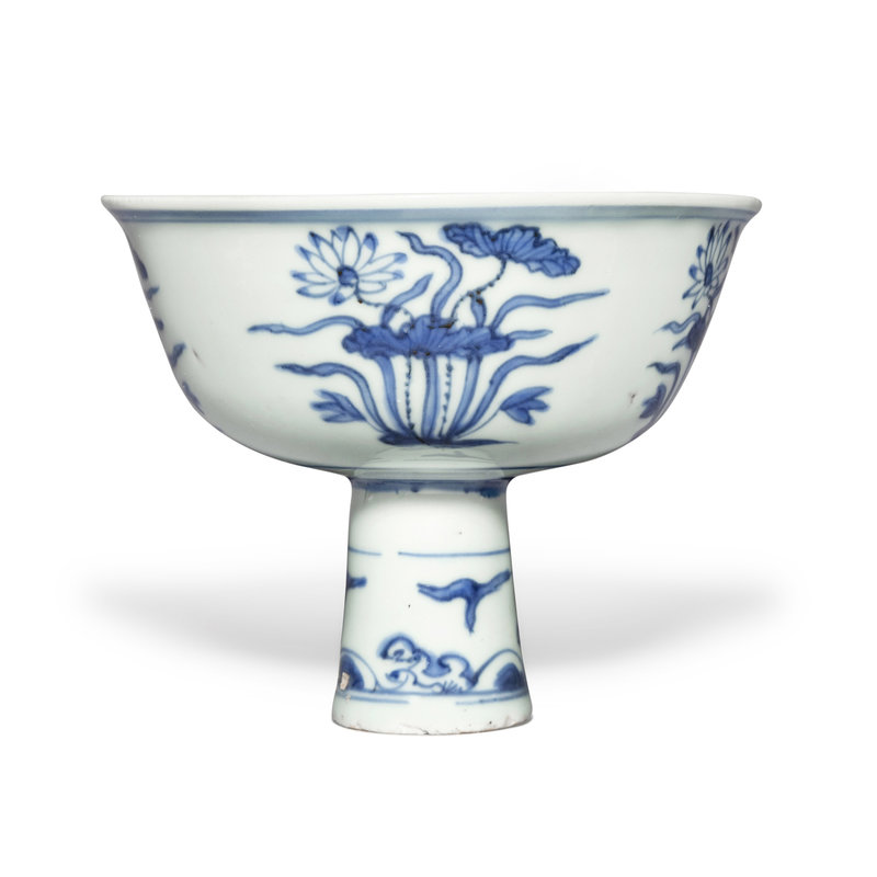 A blue and white 'lotus bouquet' stem bowl, Ming dynasty, Jiajing-Longqing period