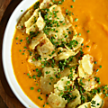 Velouté carottes, miso & gingembre accompagné de ravioles poêlées