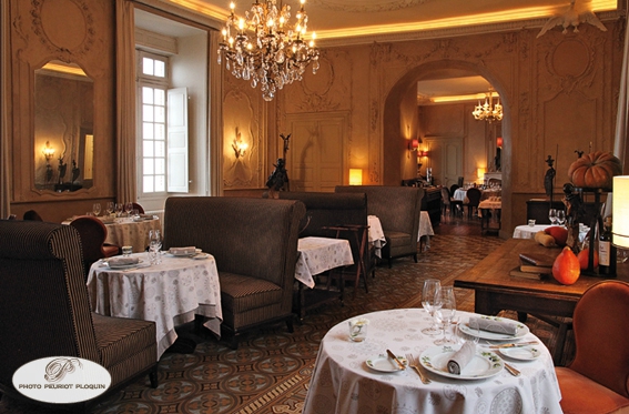 Chateau_de_Mercues_une_salle_du_restaurant