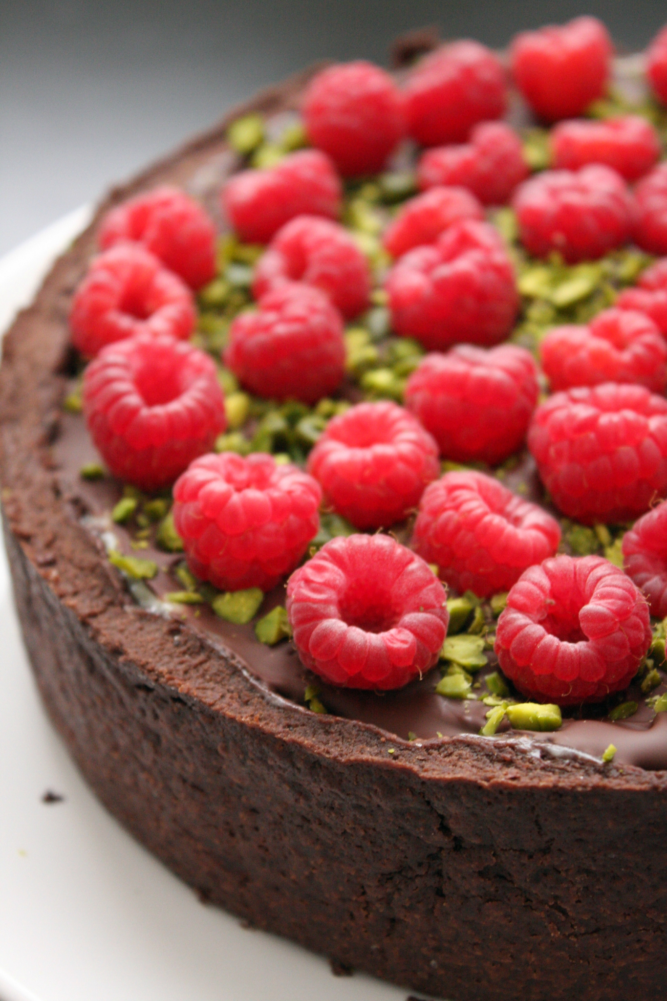 Cheesecake Framboises Pistaches Et Chocolat Croquant Beau A La Louche