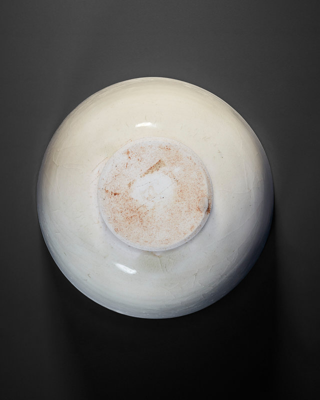 2023_NYR_21451_1001_002(a_large_glazed_white_ware_cup_sui-early_tang_dynasty_6th-7th_century044338)