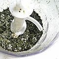 Flocons de kim ou nori: feuilles d'algue grillée emiettées