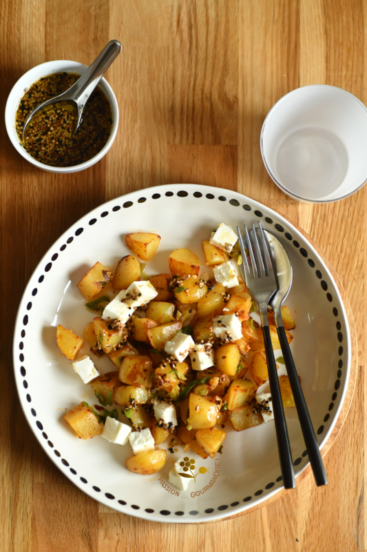 Salade de pommes de terre sautées à la Harissa, feta, vinaigrette aux graines & à l'érable_1