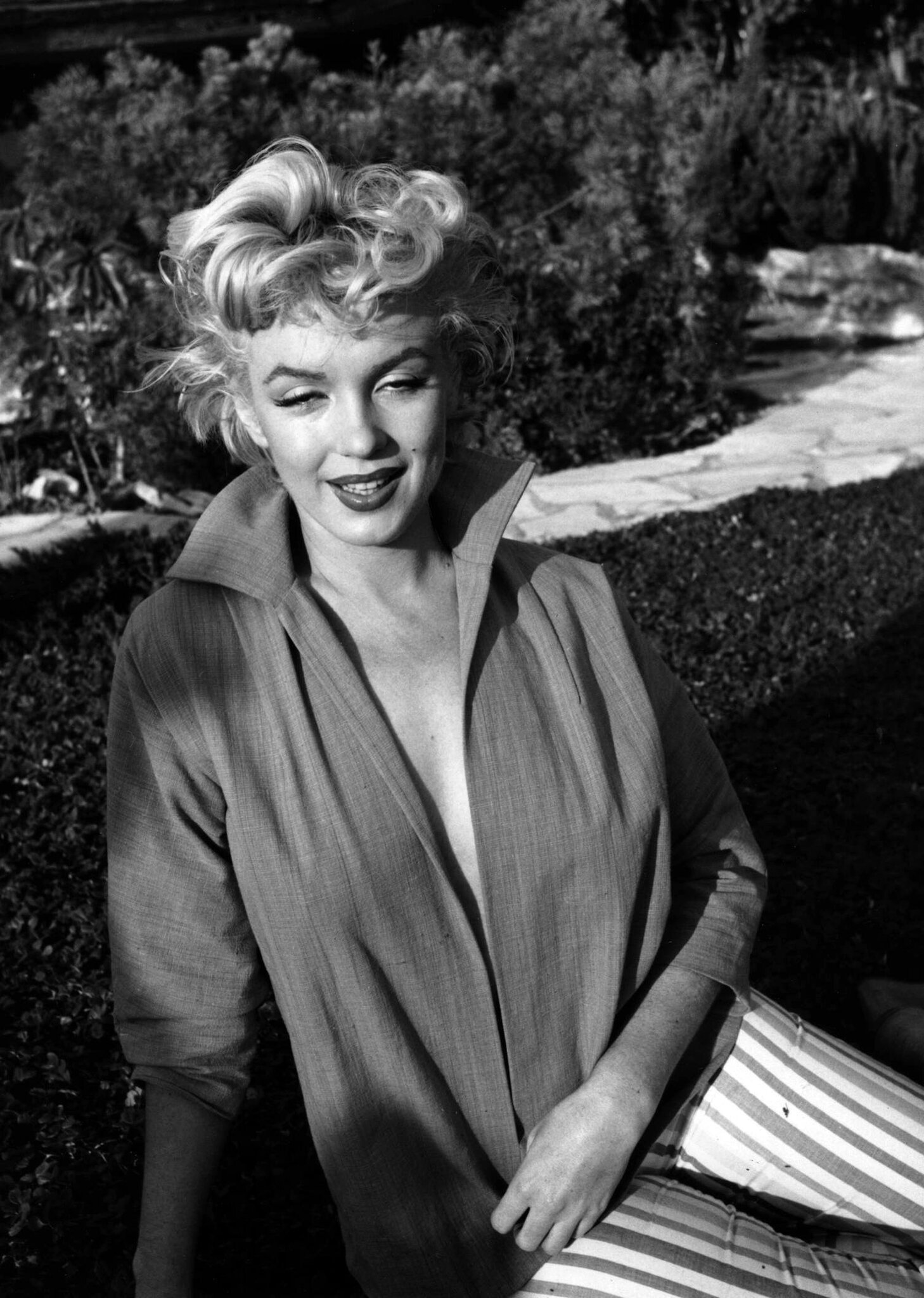 1954, Palm Springs - Marilyn en chemise verte -par Ted Baron - Divine ...