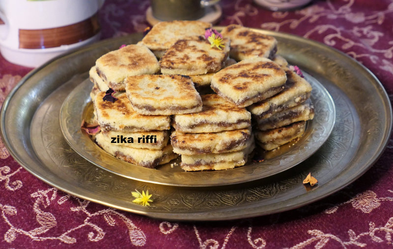 braj el mella- gâteaux ou losanges de semoule à l'huile et pâte de dattes ( mella b zayt )