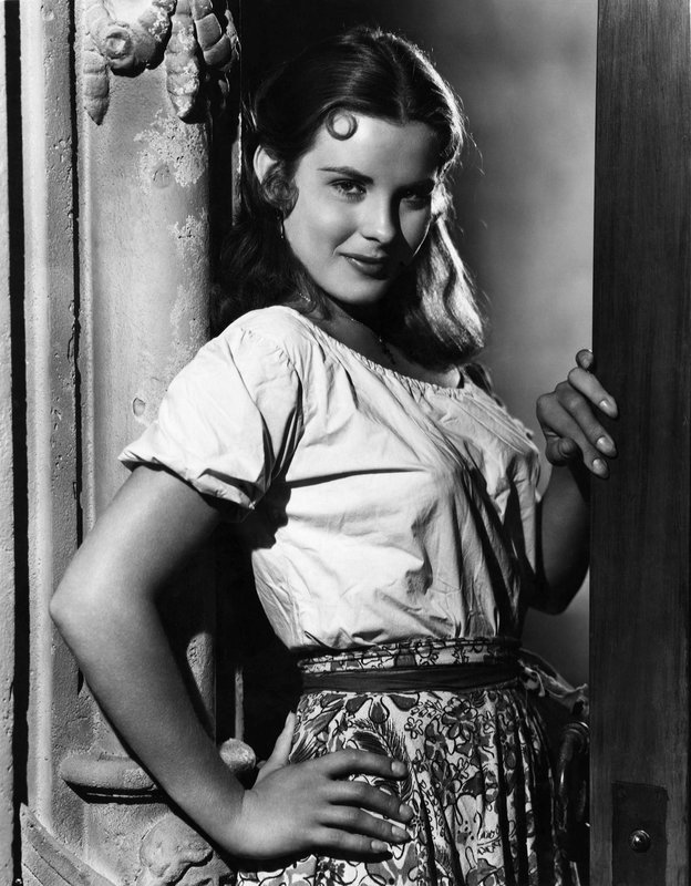 1947-LA-at_20th_Century_Fox_Commissary-set_Jean_Peters_Captain_From_Castile-1