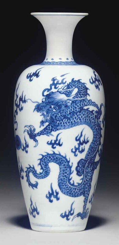 A blue and white 'dragon' vase, Kangxi period (1662-1722)