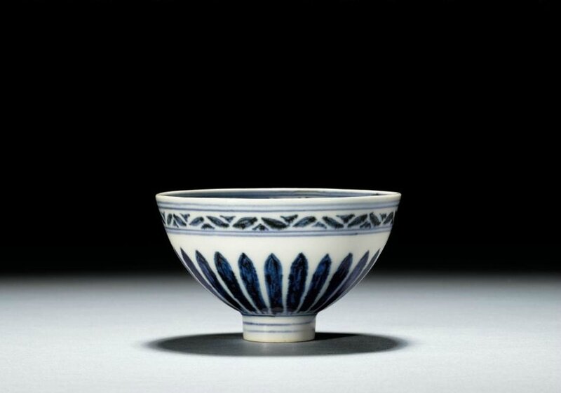 A fine small blue and white 'lianzi' bowl, Ming dynasty, Yongle period