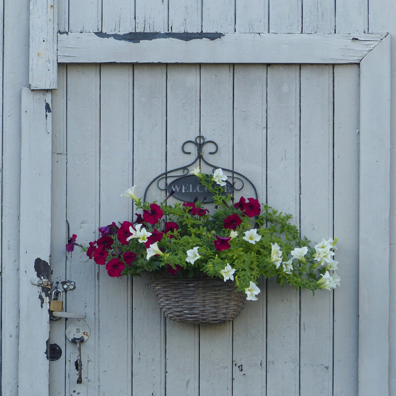 A PORTE FENETRE GRANDE GRILLES VASQUES FLEURS140