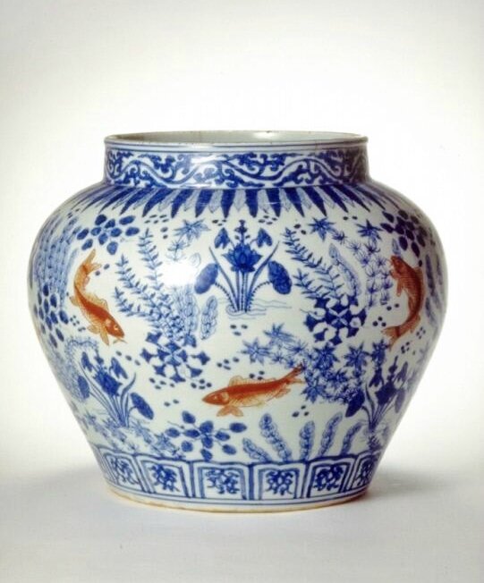 Jar with fish in lotus pond, Ming dynasty (1368-1644), Reign of the Jiajing emperor (1522-1566)