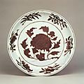 A large brown and white reserve-decorated ‘peony’ dish, Xuande mark and period © Jingdezhen Ceramics Archaeology Institut
