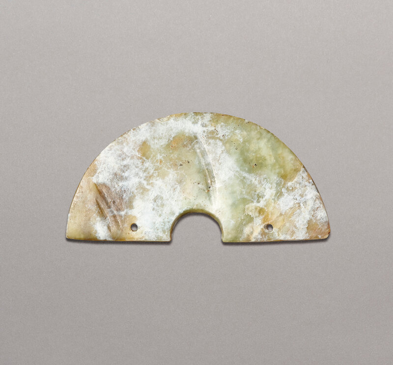 2020_HGK_18243_0208_000(a_celadon_jade_pendant_huang_neolithic_period124127)