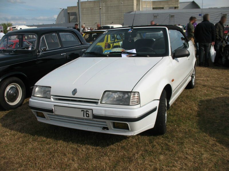 Renault19cabav