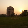India gate et soleil couchant