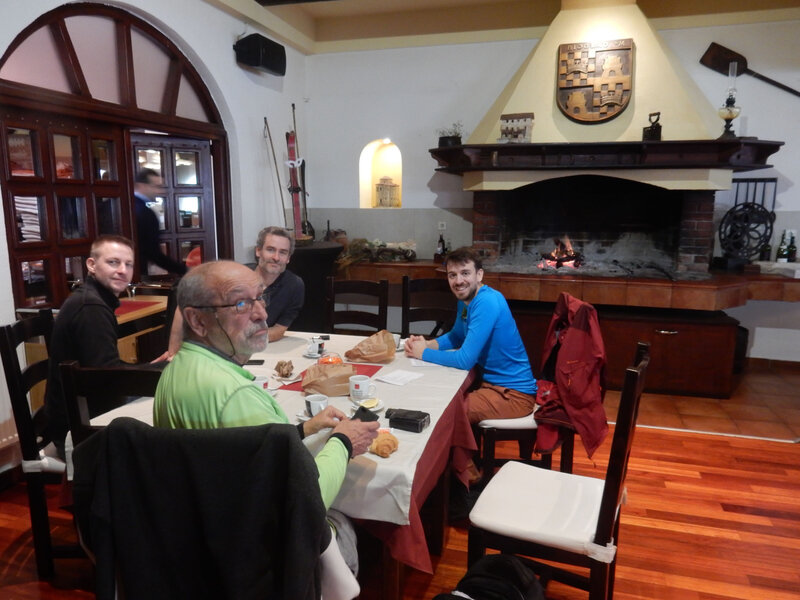 Safety brief et petit déjeuner au restaurant de la Marina Kornati à Biograd, 7 mars 2020