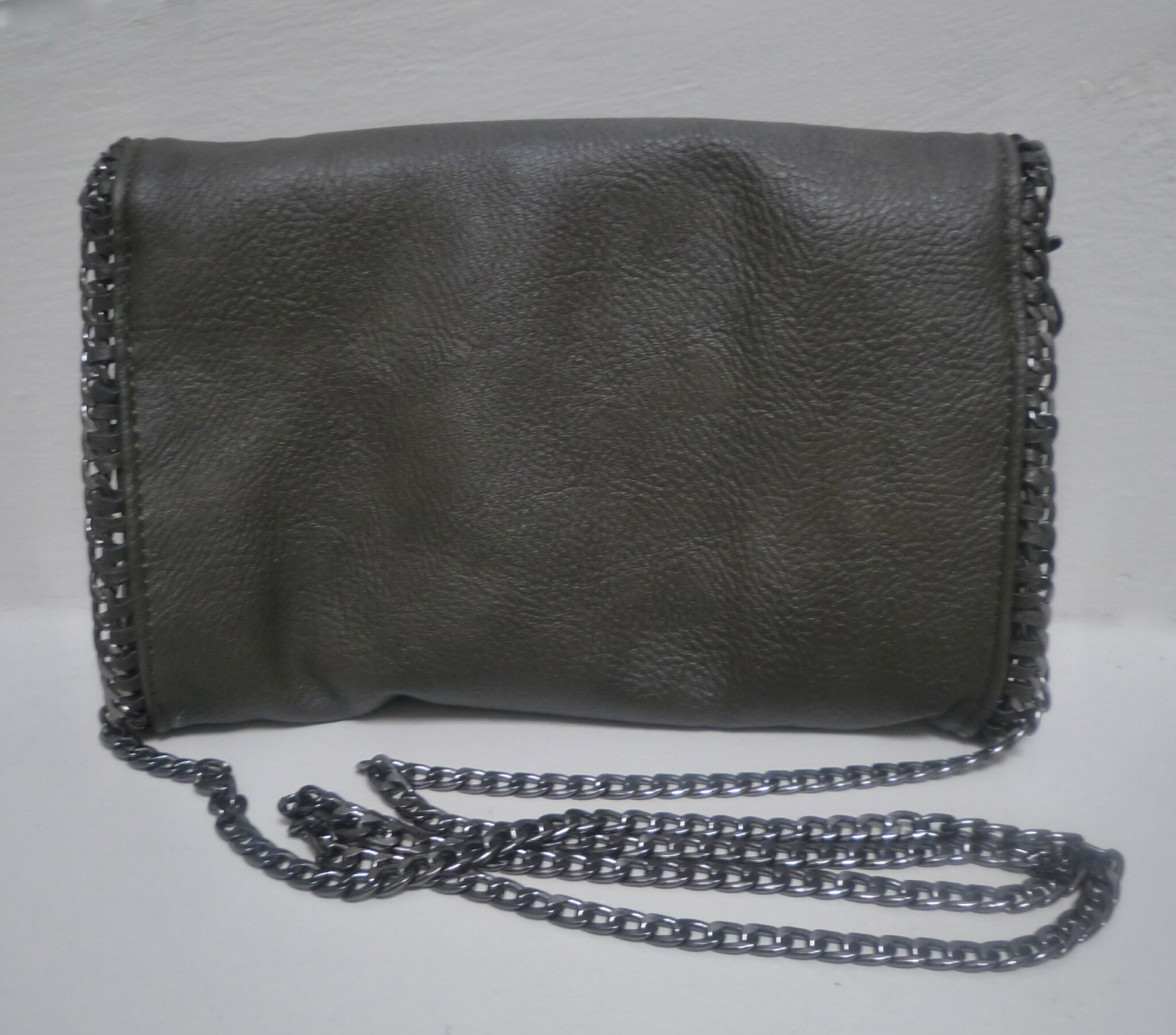 pochette accessoires with chain