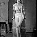 1946 - pin-up marilyn - série bikini par earl moran