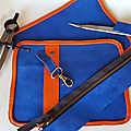 Sac cuir de créateur en préparation bleu saphir et orange pop zippé - artisanat français