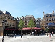 Le Bistrot Chez Rémy est attenant à l'attraction.